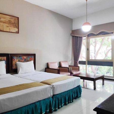 New Grand Park Hotel Surabaya Exterior photo