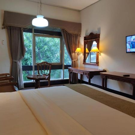 New Grand Park Hotel Surabaya Exterior photo
